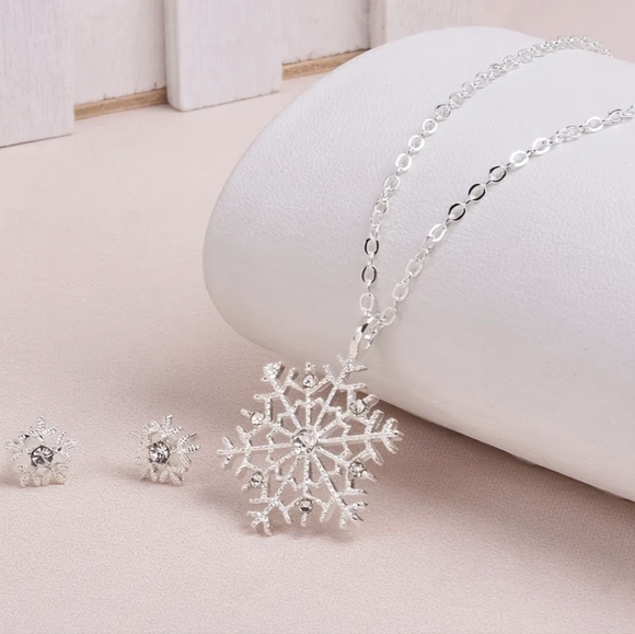 Jewelry - 3pcs/set Fashion Christmas Silver Snowflake Necklace Stud Earrings